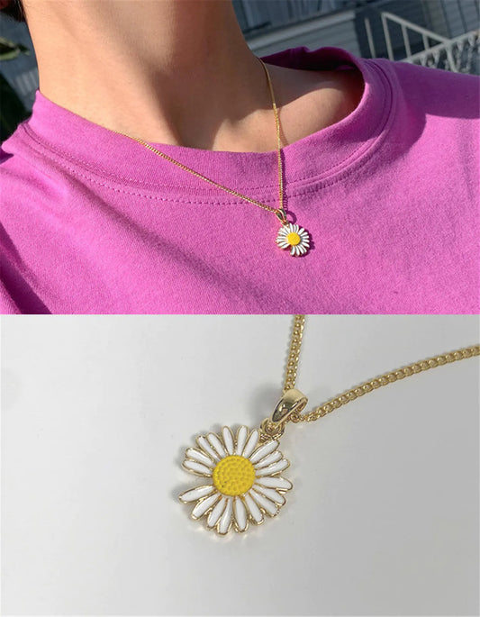Chic Daisy Chain Necklace with Floral Charm